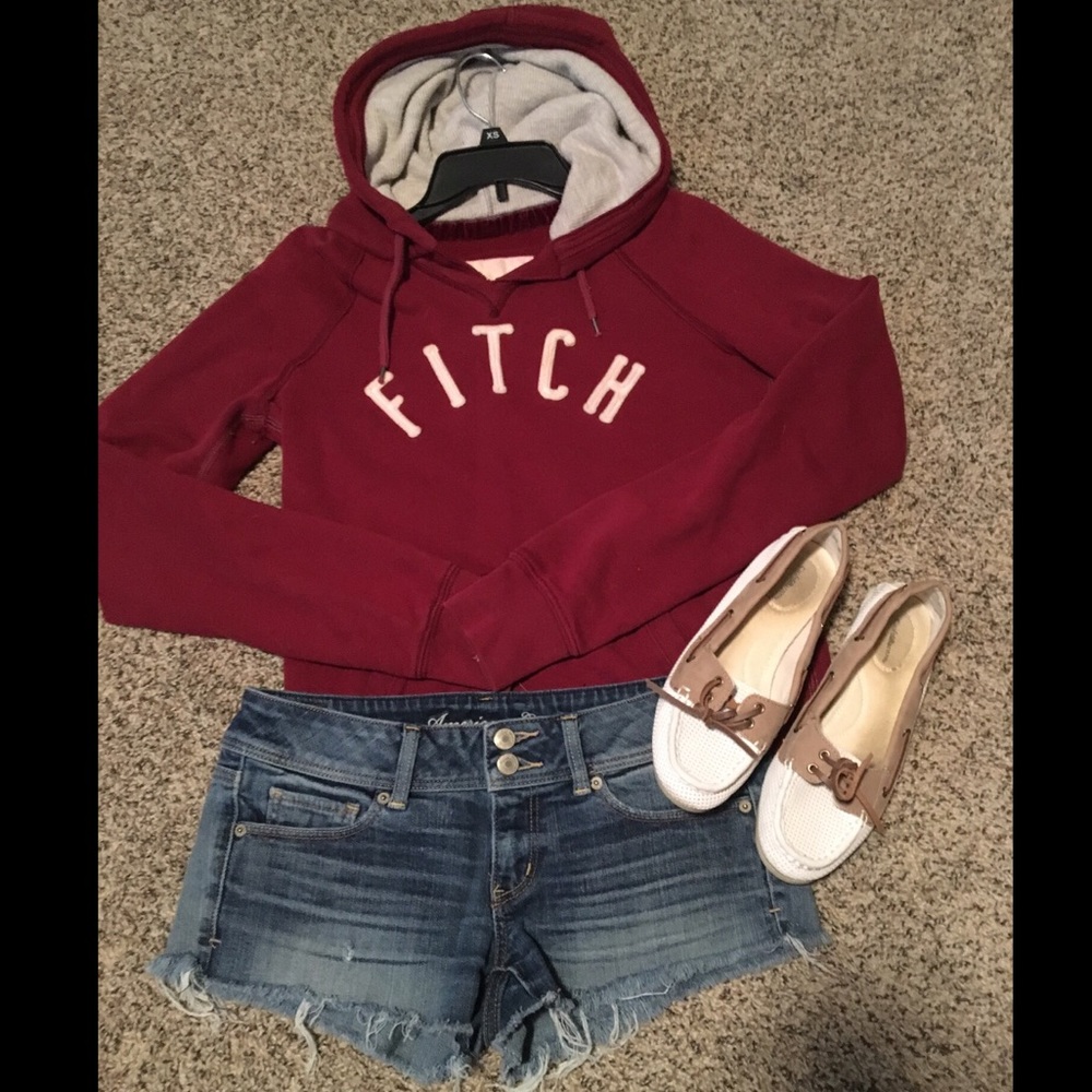 A&F Maroon Pull Over